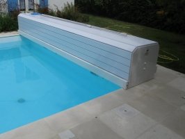 Rolling shutter for swimming pool